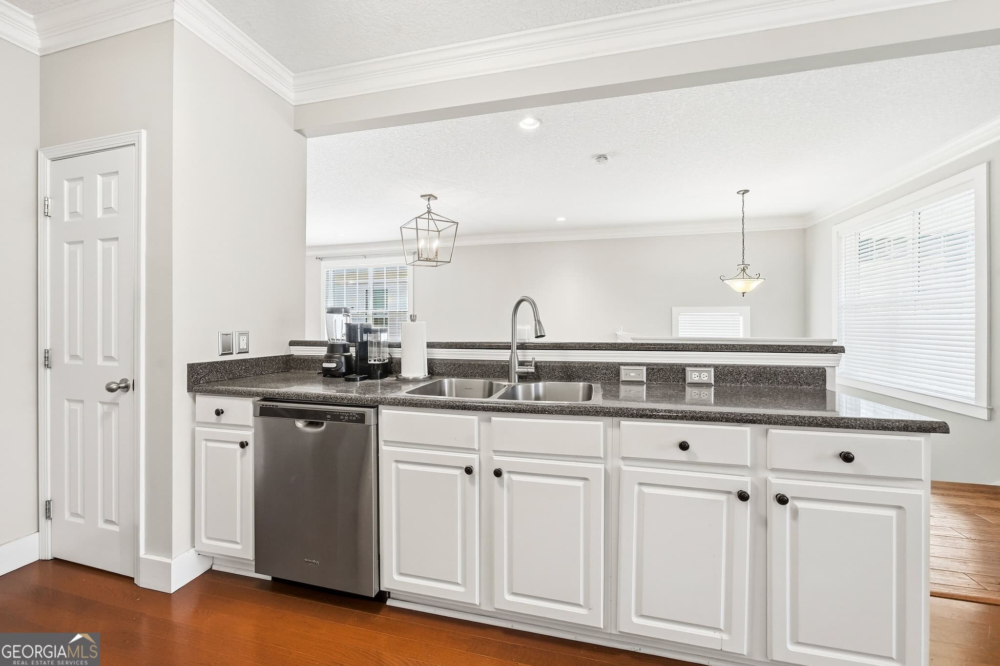 4 bedroom, 3 bathroom, 2,372 sq ft single family residence for sale at 153 Drayton Circle, Brunswick, GA 31525 — photo 9