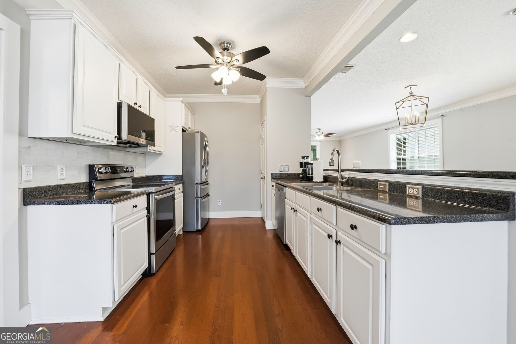 4 bedroom, 3 bathroom, 2,372 sq ft single family residence for sale at 153 Drayton Circle, Brunswick, GA 31525 — photo 4