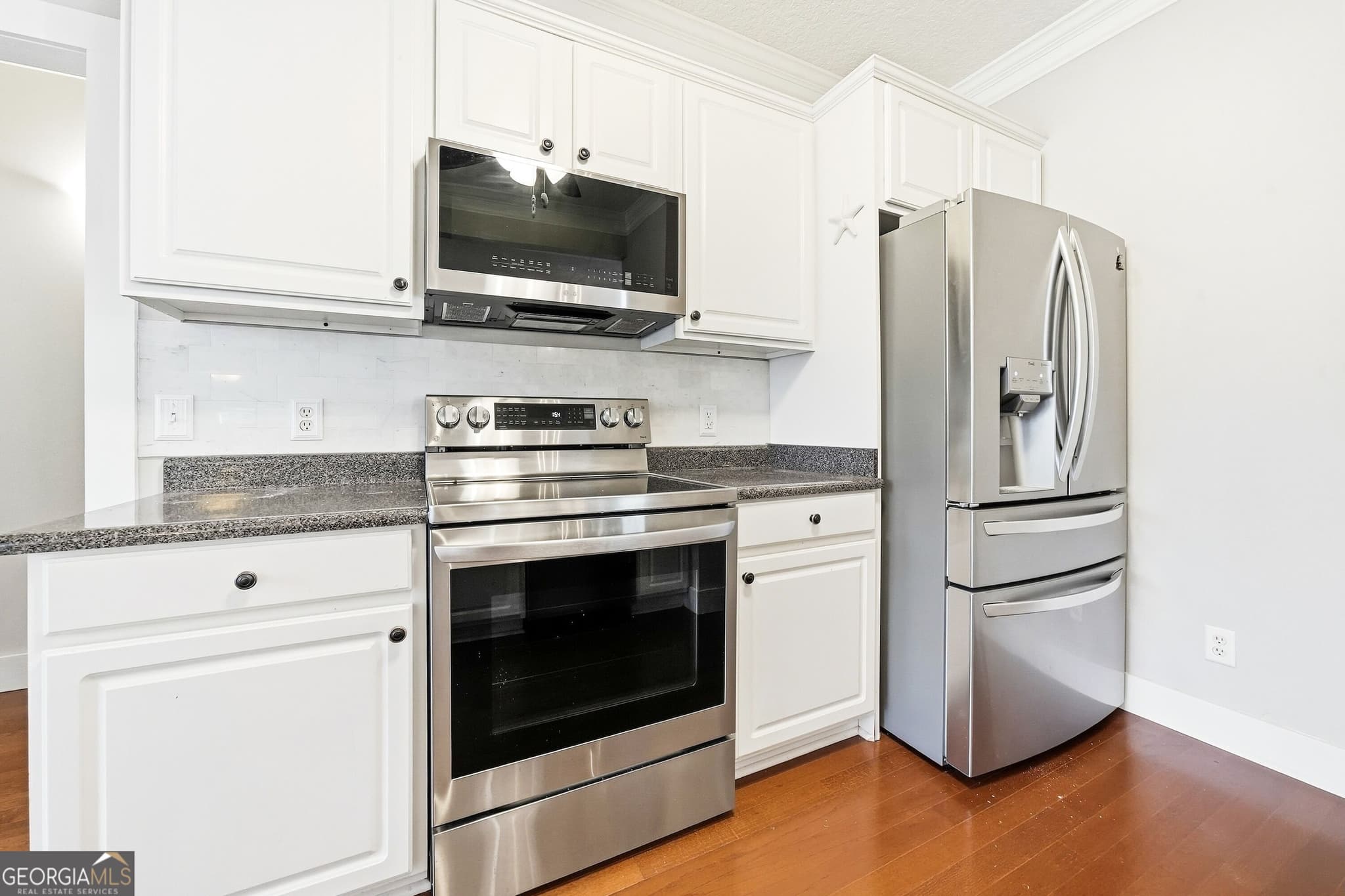 4 bedroom, 3 bathroom, 2,372 sq ft single family residence for sale at 153 Drayton Circle, Brunswick, GA 31525 — photo 8
