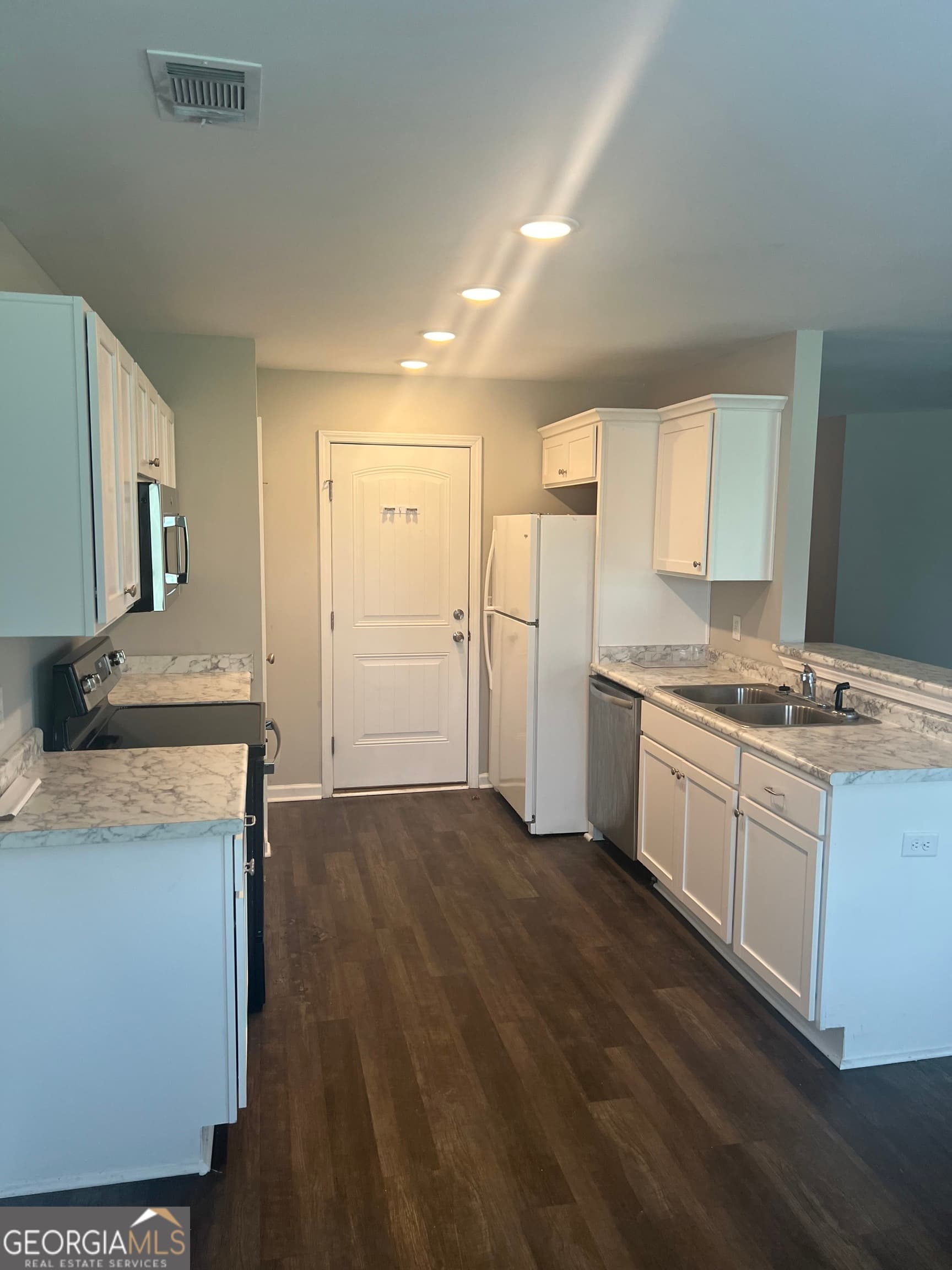 3 bedroom, 2 bathroom, 1,362 sq ft single family residence for rent at 216 Evans Terrace, Statesboro, GA 30458 for $1,650 a month — photo 5