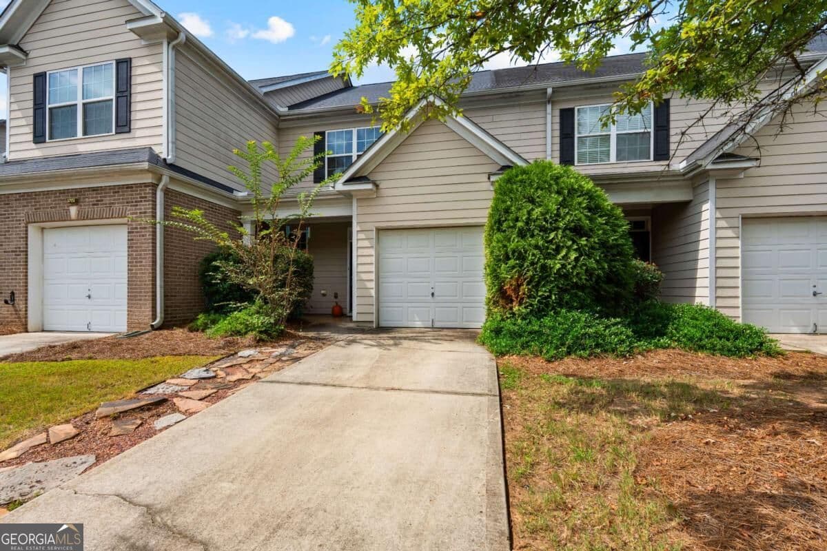 3 bedroom, 2.5 bathroom, 1,682 sq ft townhouse for rent at 143 Granite Way, Newnan, GA 30265 for $1,850 a month — photo 2