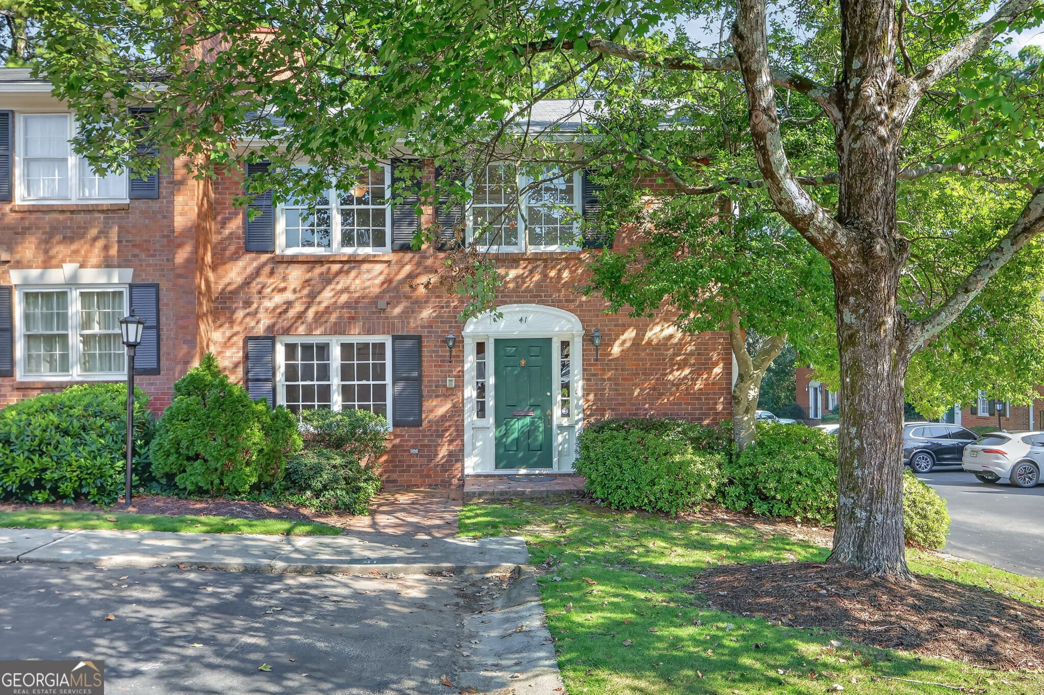 3 bedroom, 3 bathroom, 2,164 sq ft townhouse for sale at 4620 Wieuca Road 41, Atlanta, GA 30342 — photo 1 of 35