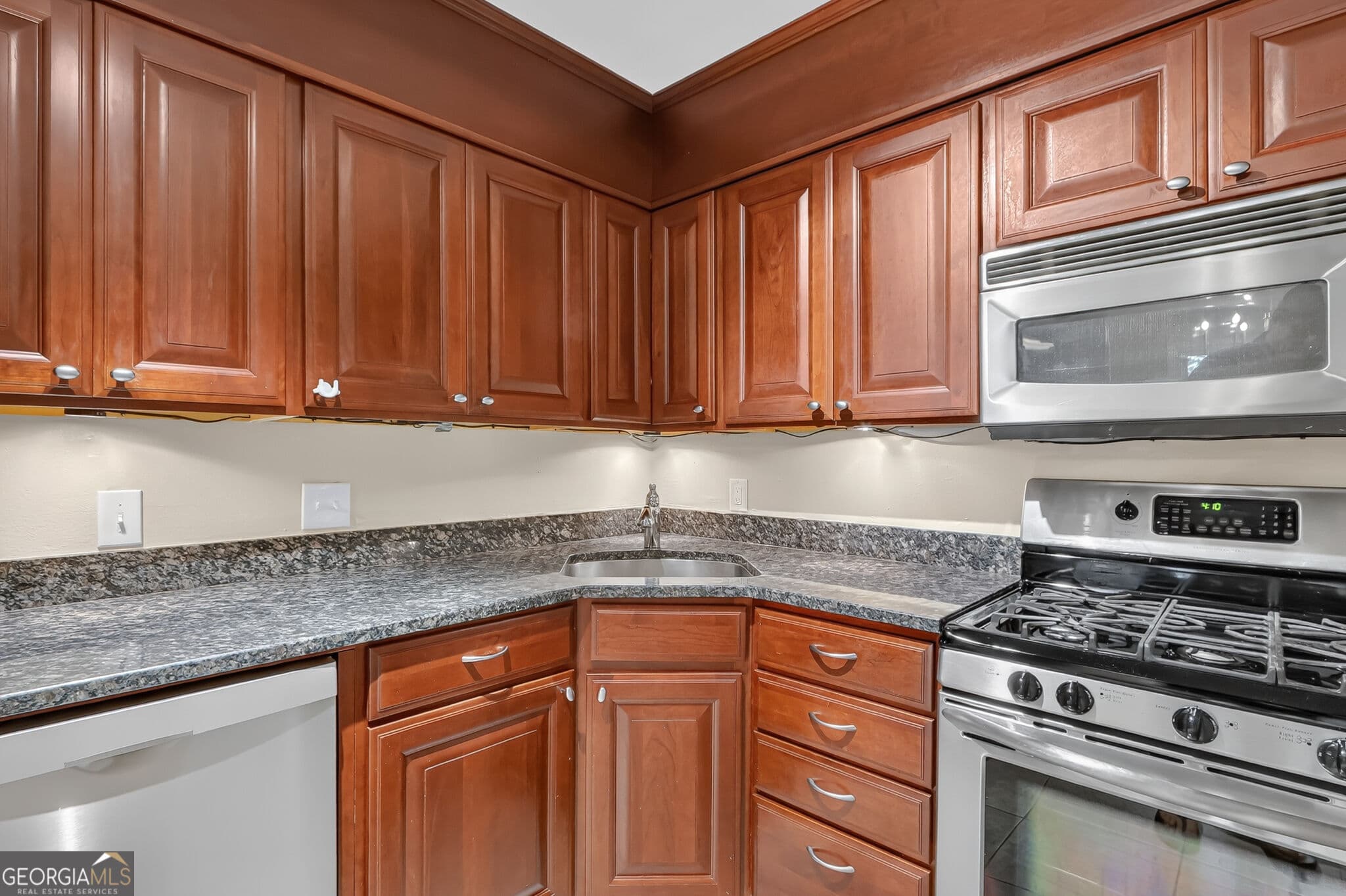 3 bedroom, 3 bathroom, 2,164 sq ft townhouse for sale at 4620 Wieuca Road 41, Atlanta, GA 30342 — photo 9