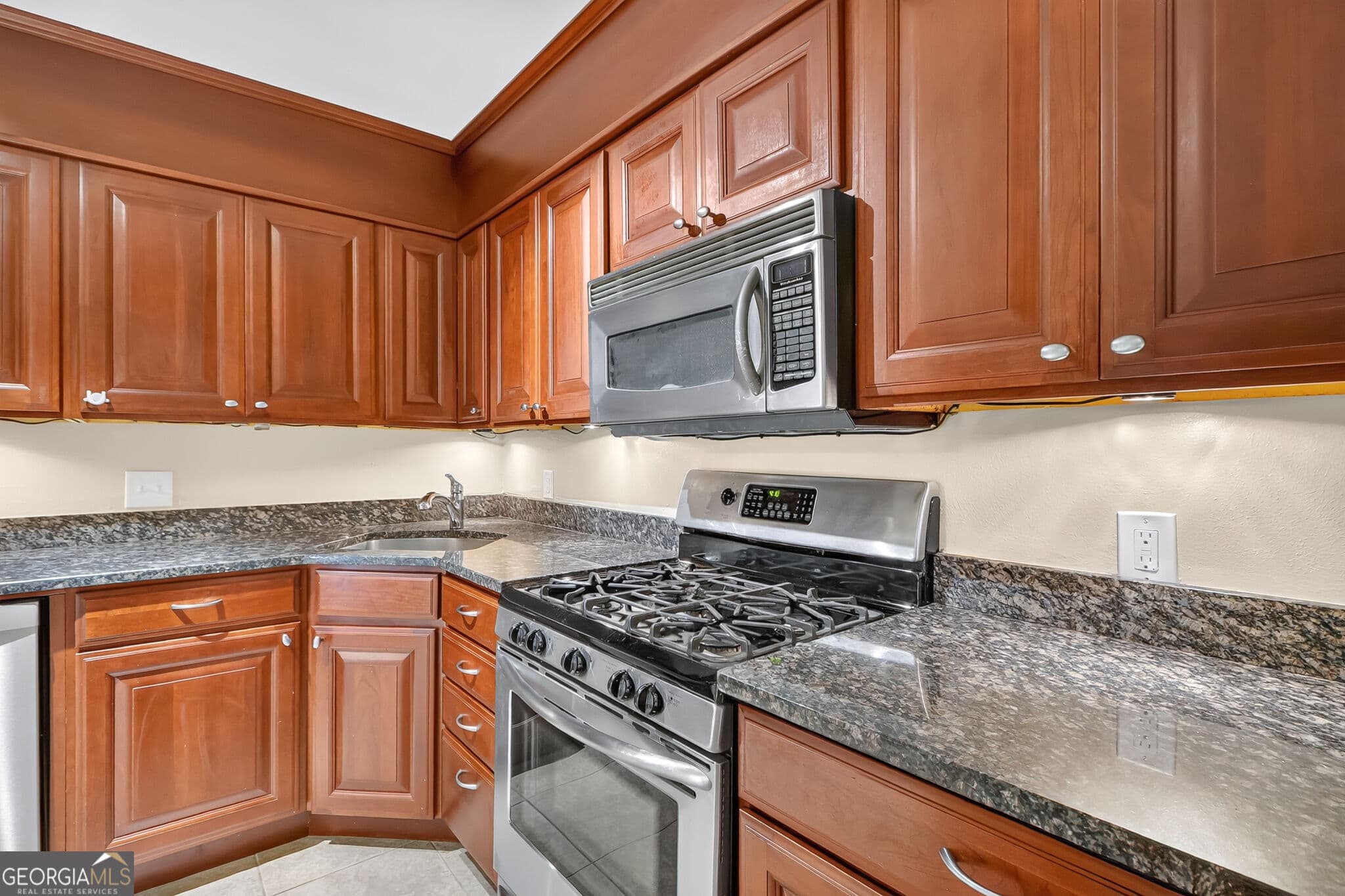 3 bedroom, 3 bathroom, 2,164 sq ft townhouse for sale at 4620 Wieuca Road 41, Atlanta, GA 30342 — photo 8