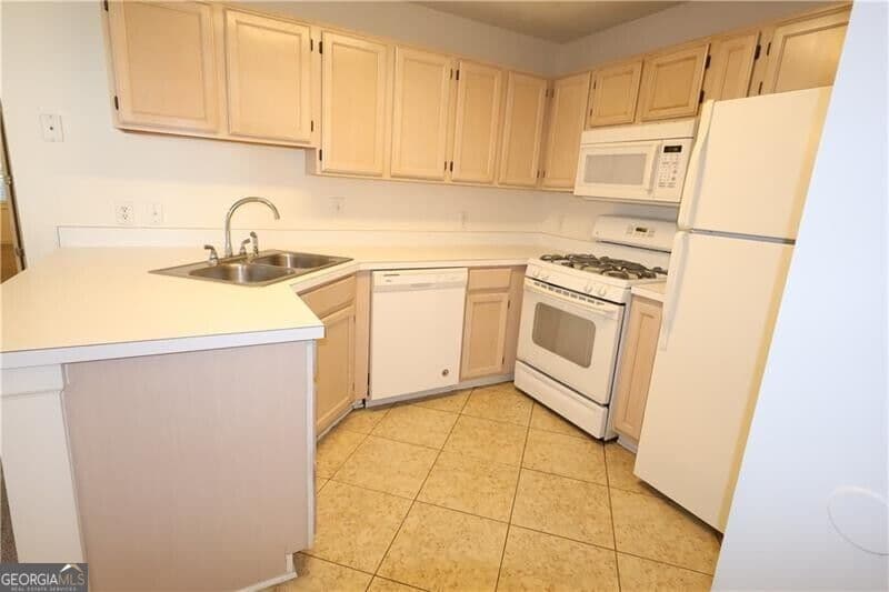 2 bedroom, 2 bathroom, 1,104 sq ft single family residence for rent at 2722 Highland Ridge, Kennesaw, GA 30152 for $1,895 a month — photo 7