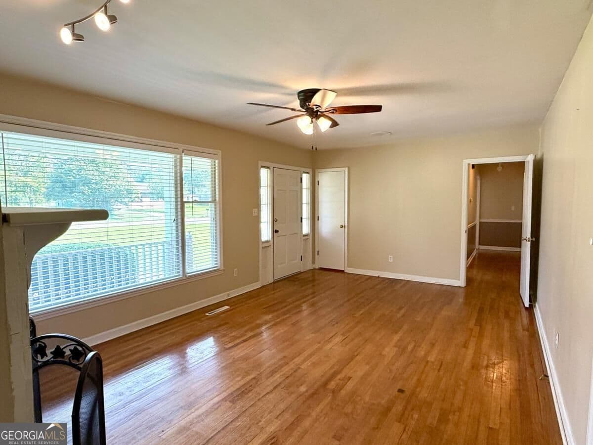 3 bedroom, 2 bathroom, 1,836 sq ft single family residence under contract at 506 E 26Th Avenue, Cordele, GA 31015 — photo 7
