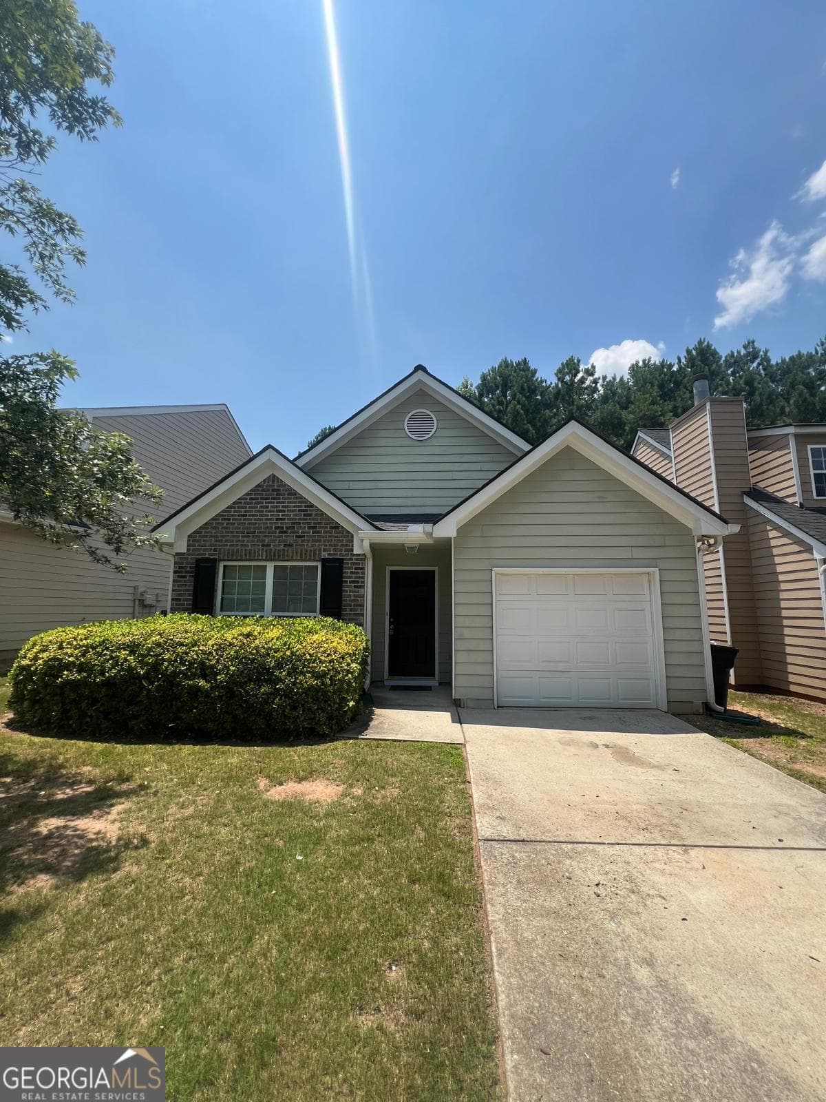 2 bedroom, 2 bathroom single family residence for rent at 4649 Ravenwood Loop, Union City, GA 30291 for $1,600 a month — photo 1 of 1