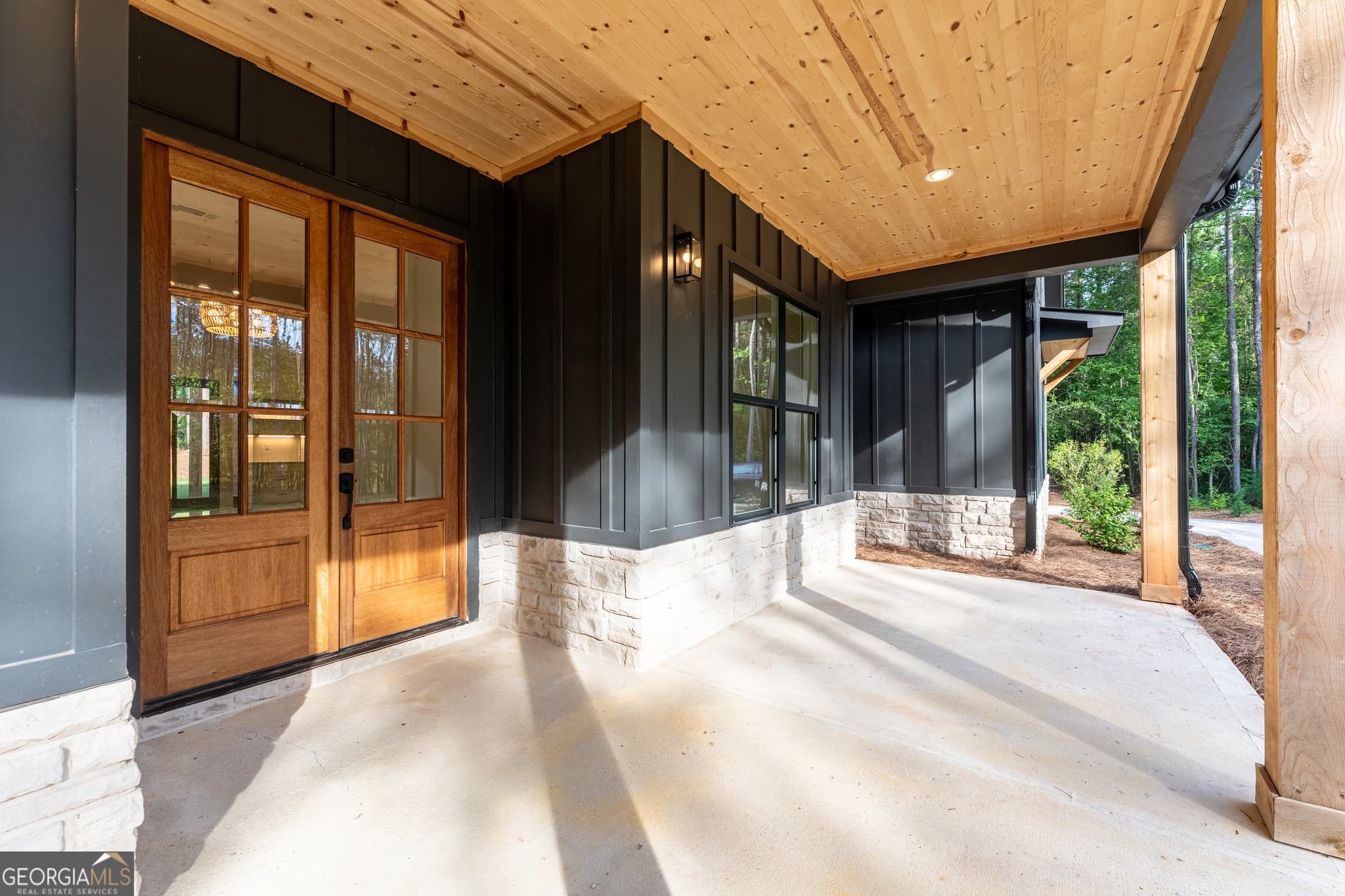 5 bedroom, 4 bathroom, 3,230 sq ft single family residence for sale at 361 Scuffleboro Road, Eatonton, GA 31024 — photo 2