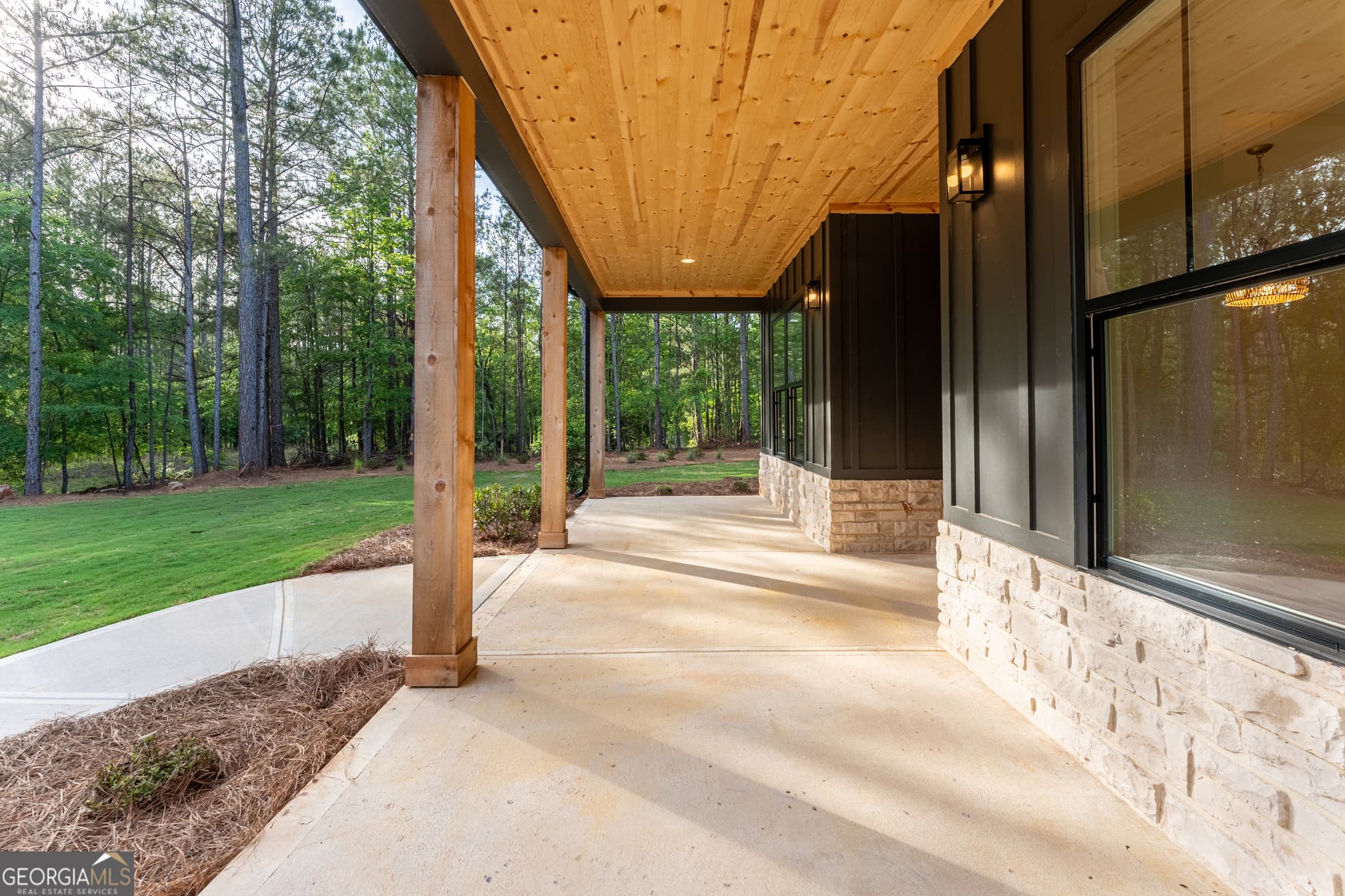 5 bedroom, 4 bathroom, 3,230 sq ft single family residence for sale at 361 Scuffleboro Road, Eatonton, GA 31024 — photo 3