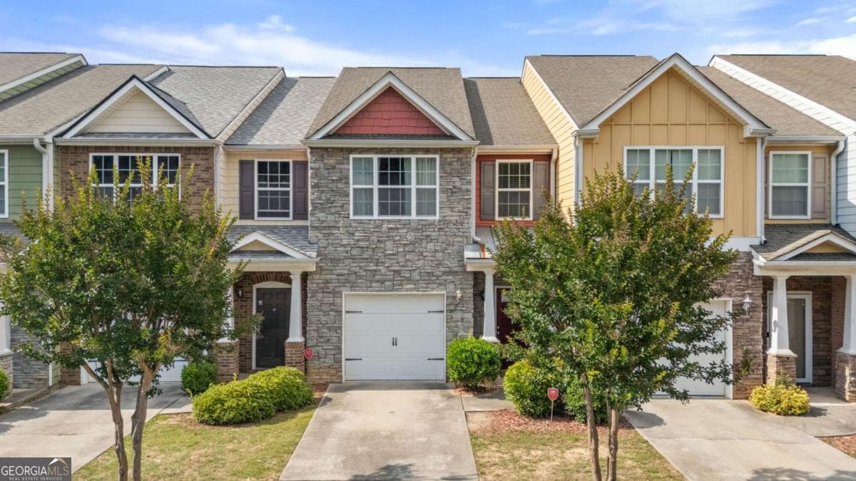 2 bedroom, 2.5 bathroom, 1,432 sq ft townhouse sold at 2611 Haligan Point, Riverdale, GA 30296