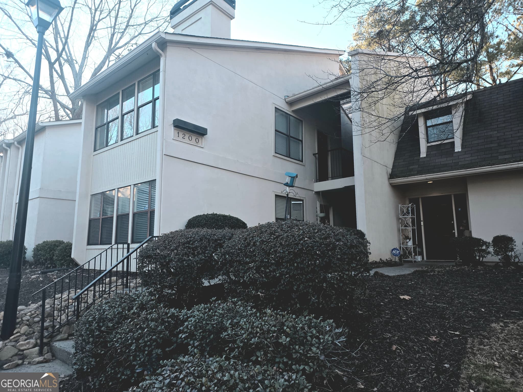 3 bedroom, 2 bathroom, 1,393 sq ft condominium for rent at 1201 Old Hammond Chase, Sandy Springs, GA 30350 for $1,900 a month — photo 1 of 22