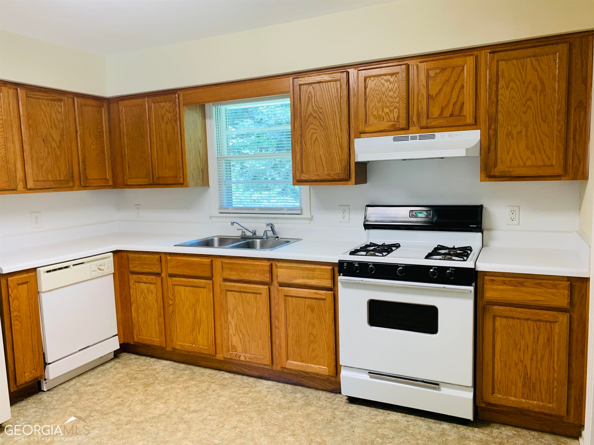 3 bedroom, 1 bathroom, 867 sq ft single family residence for rent at 25 Martin Street, Newnan, GA 30263 for $1,425 a month — photo 6