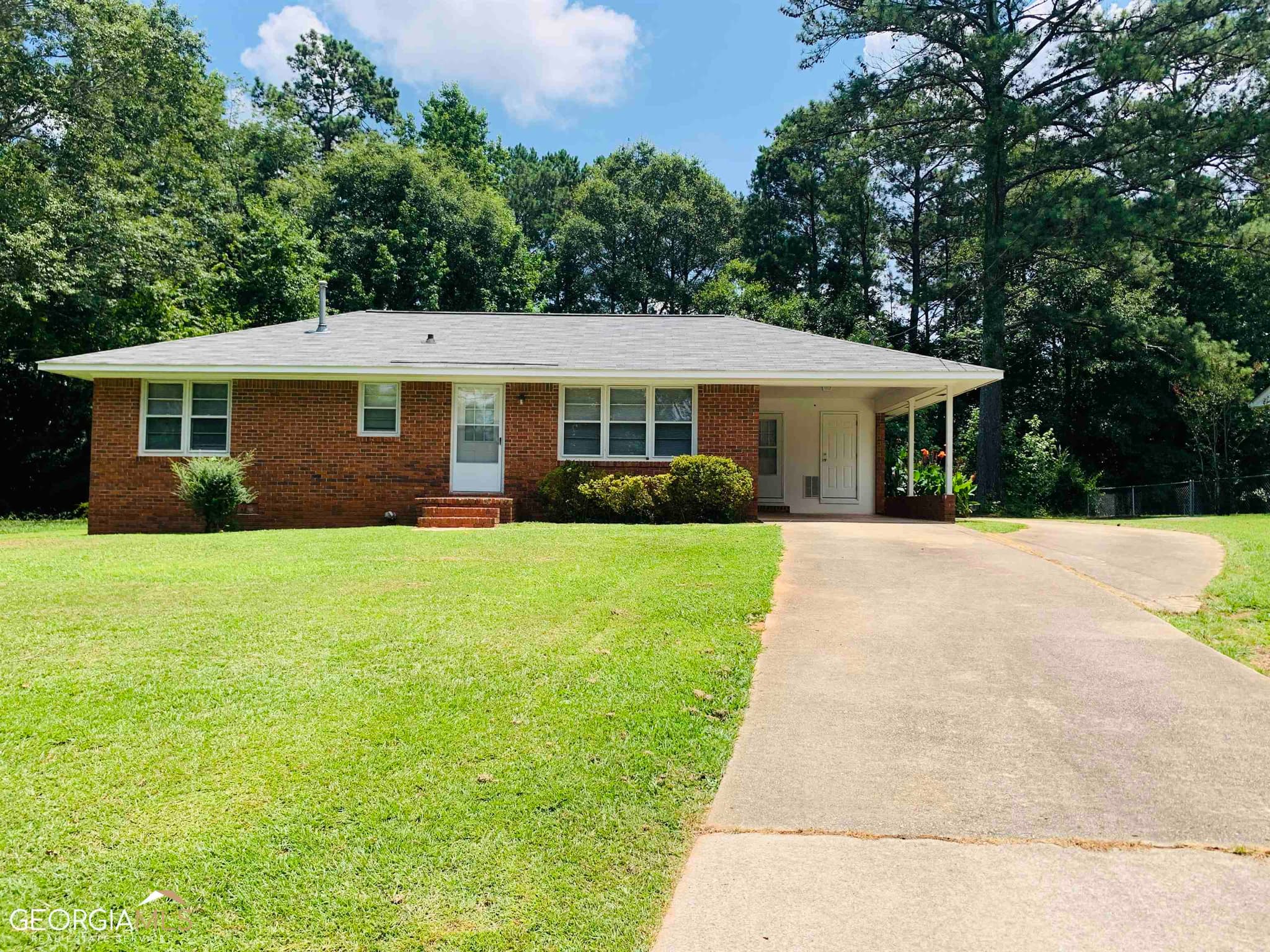 3 bedroom, 1 bathroom, 867 sq ft single family residence for rent at 25 Martin Street, Newnan, GA 30263 for $1,425 a month