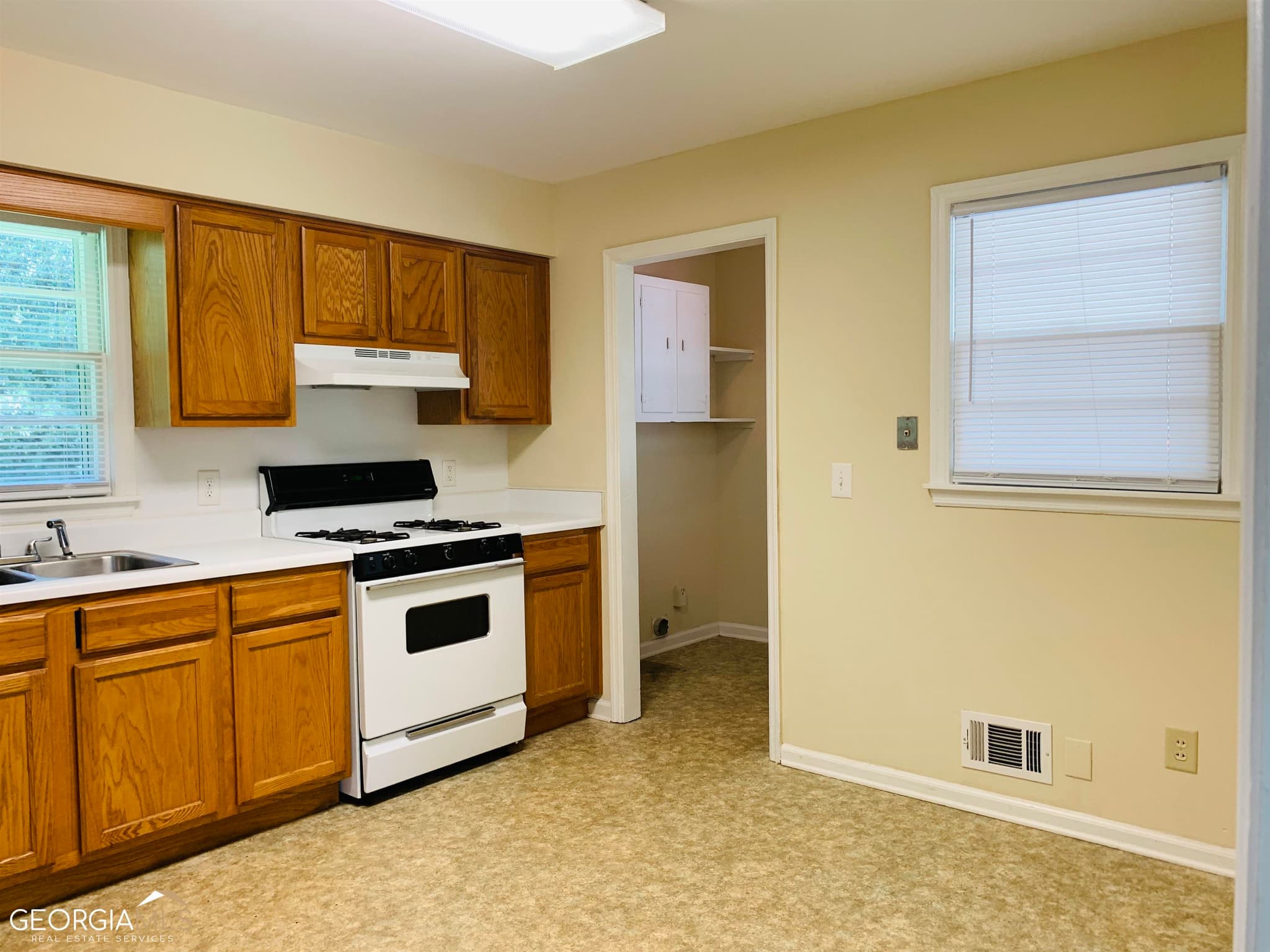 3 bedroom, 1 bathroom, 867 sq ft single family residence for rent at 25 Martin Street, Newnan, GA 30263 for $1,425 a month — photo 5