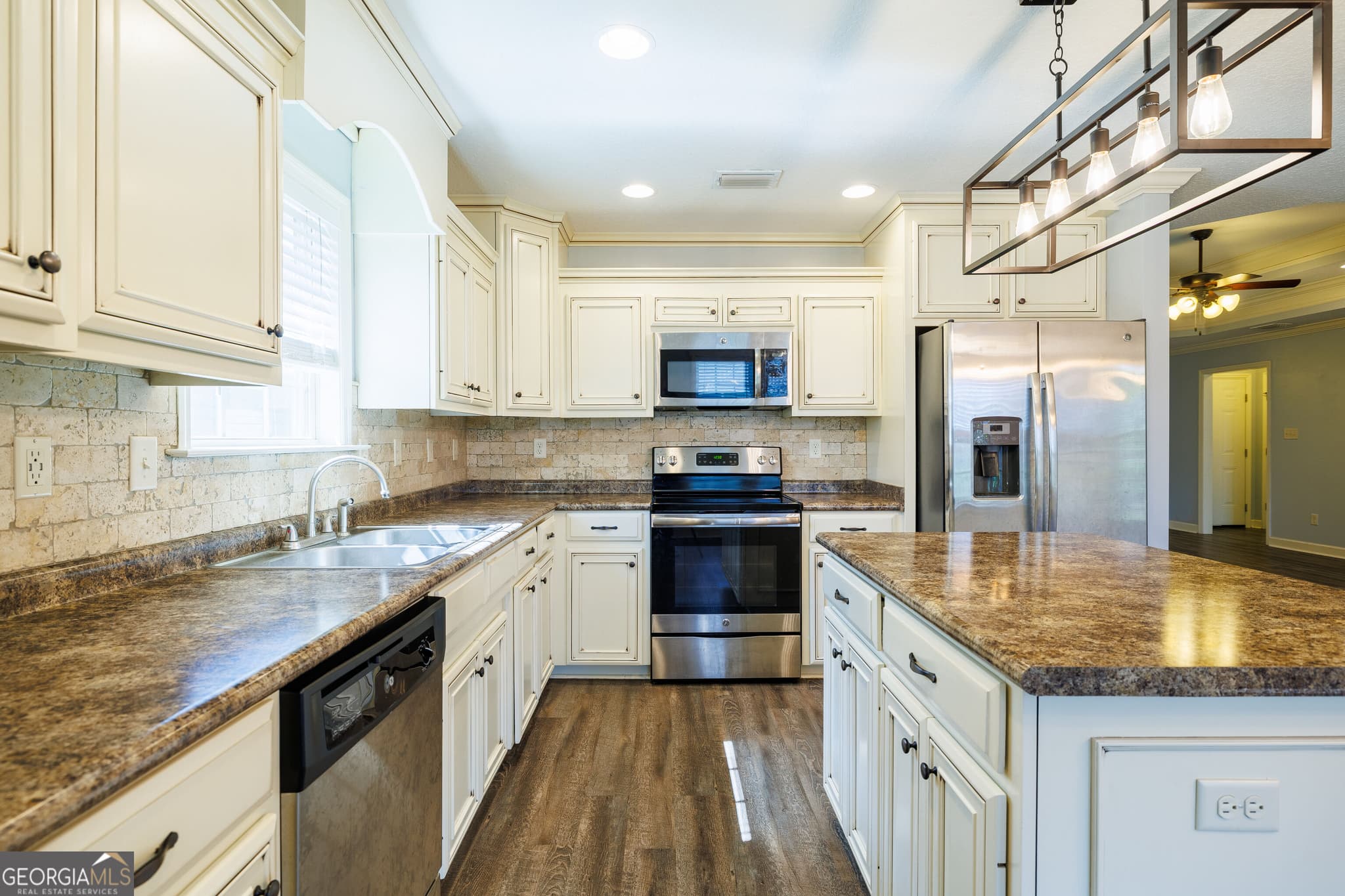 3 bedroom, 2 bathroom, 1,544 sq ft single family residence for sale at 4170 Shadow Garden Drive, Hahira, GA 31632 — photo 9