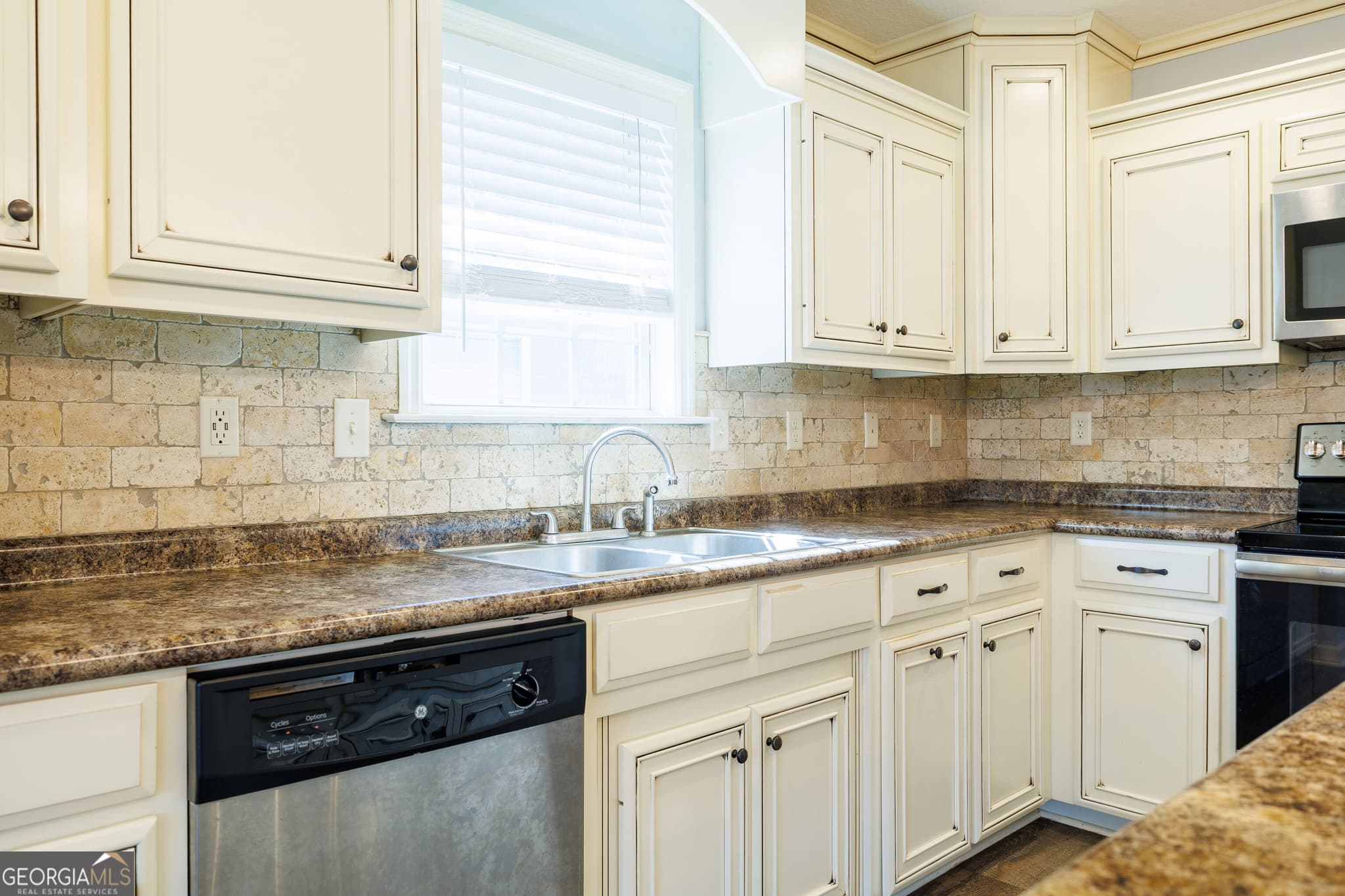 3 bedroom, 2 bathroom, 1,544 sq ft single family residence for sale at 4170 Shadow Garden Drive, Hahira, GA 31632 — photo 10