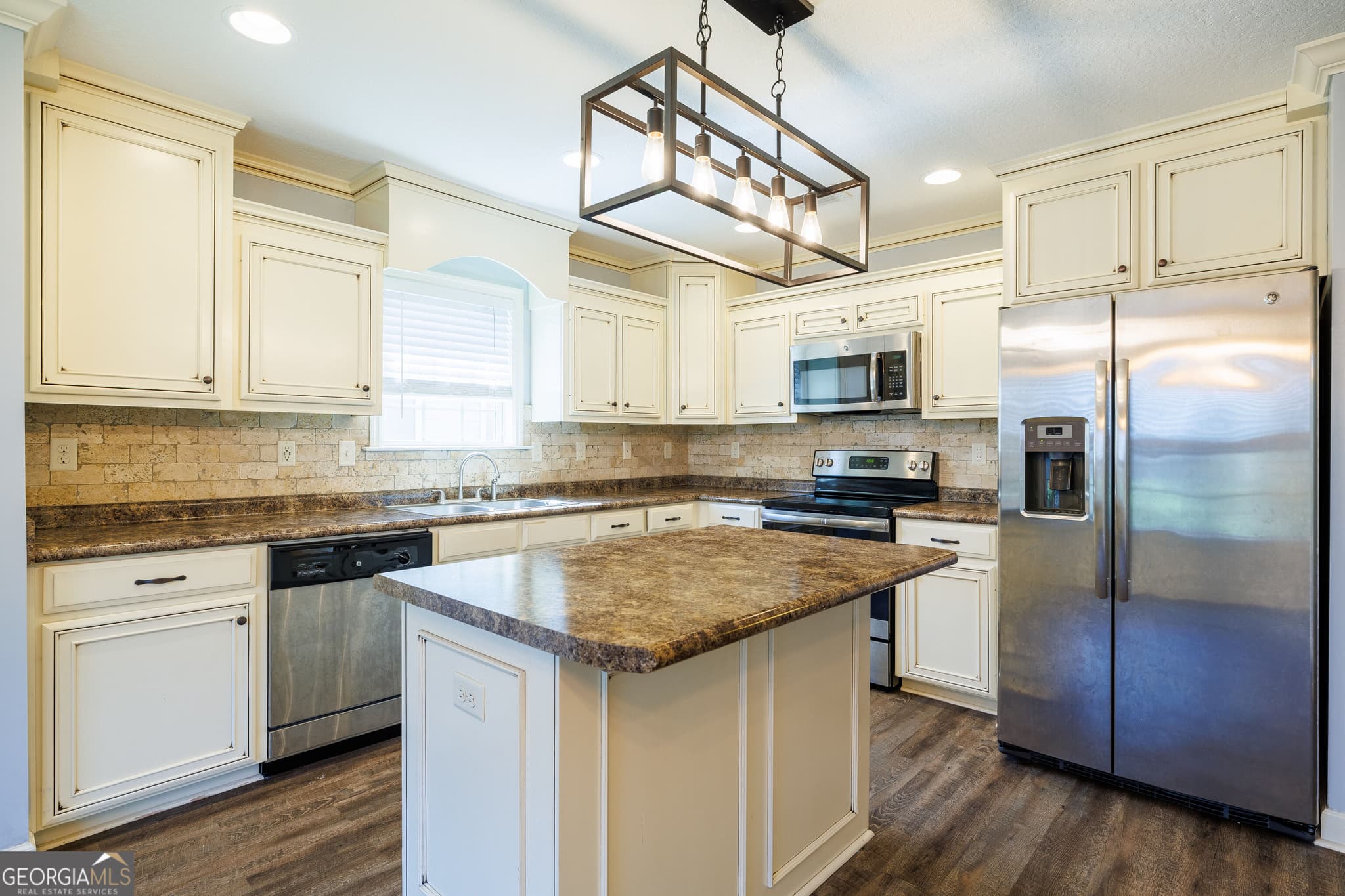 3 bedroom, 2 bathroom, 1,544 sq ft single family residence for sale at 4170 Shadow Garden Drive, Hahira, GA 31632 — photo 8