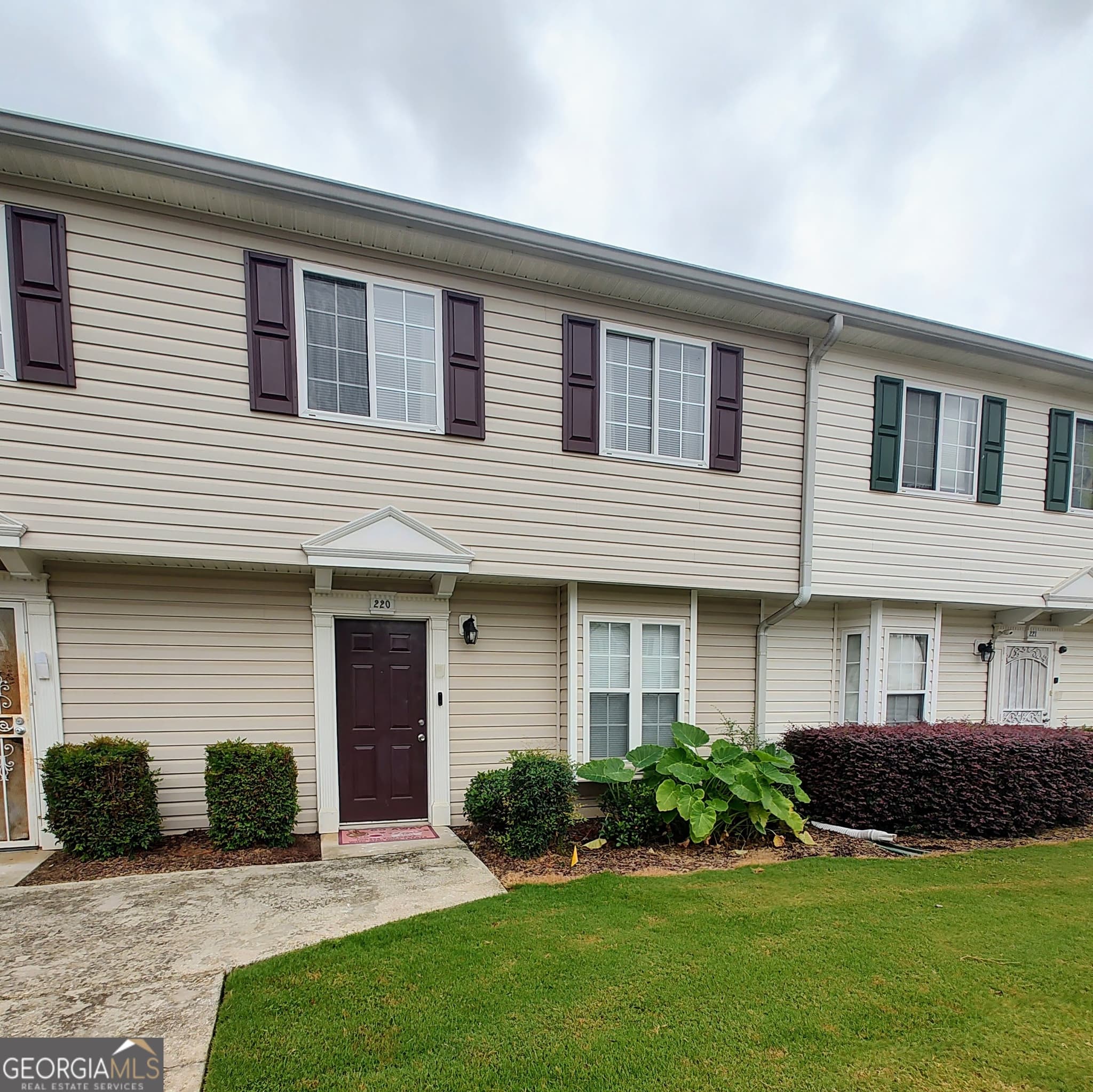 3 bedroom, 1.5 bathroom, 1,150 sq ft townhouse for sale at 1625 Conley Road 220, Conley, GA 30288 — photo 1 of 11
