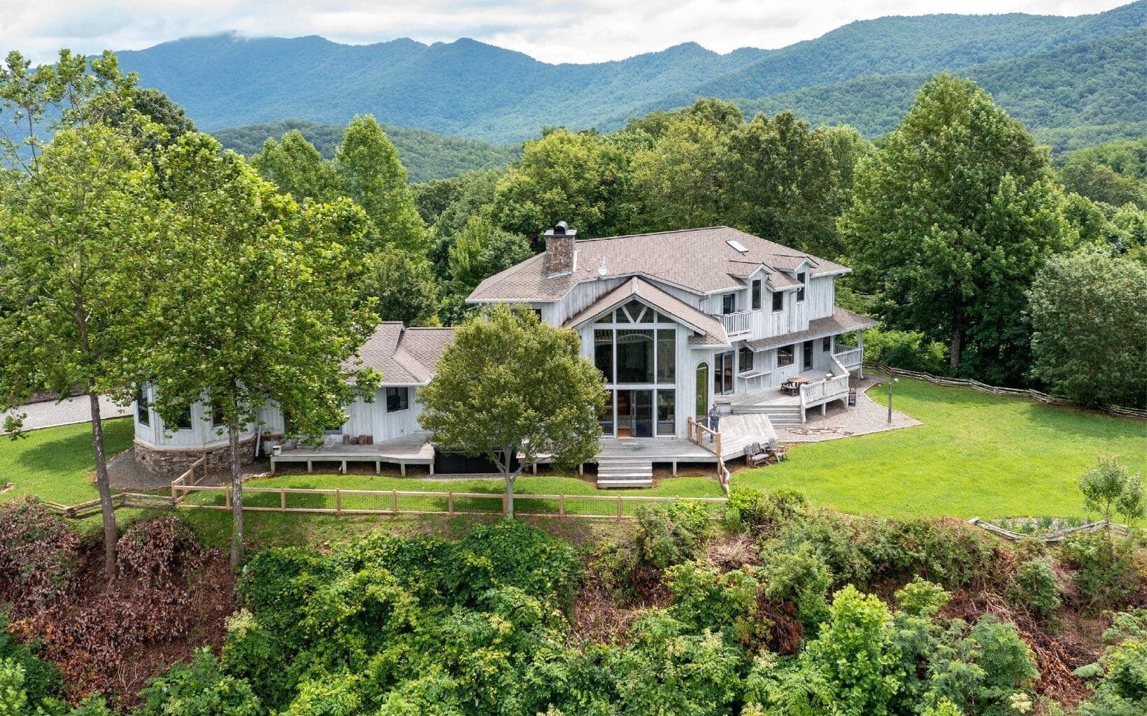 5 bedroom, 5.5 bathroom single family residence sold at 1033 Shiloh Overlook, Hayesville, NC 28904