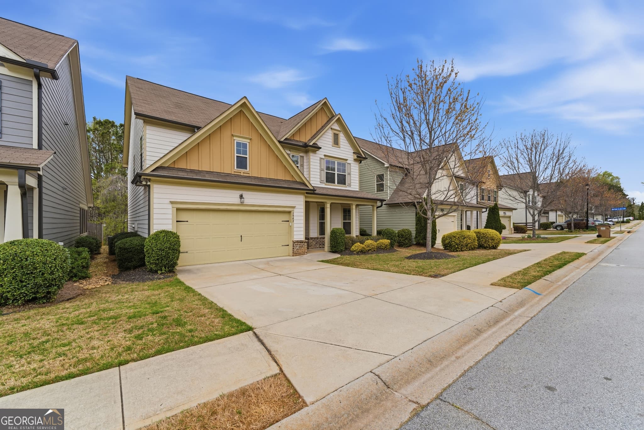 4 bedroom, 2.5 bathroom, 2,651 sq ft single family residence for sale at 5942 Watersdown Way, Flowery Branch, GA 30542 — photo 2