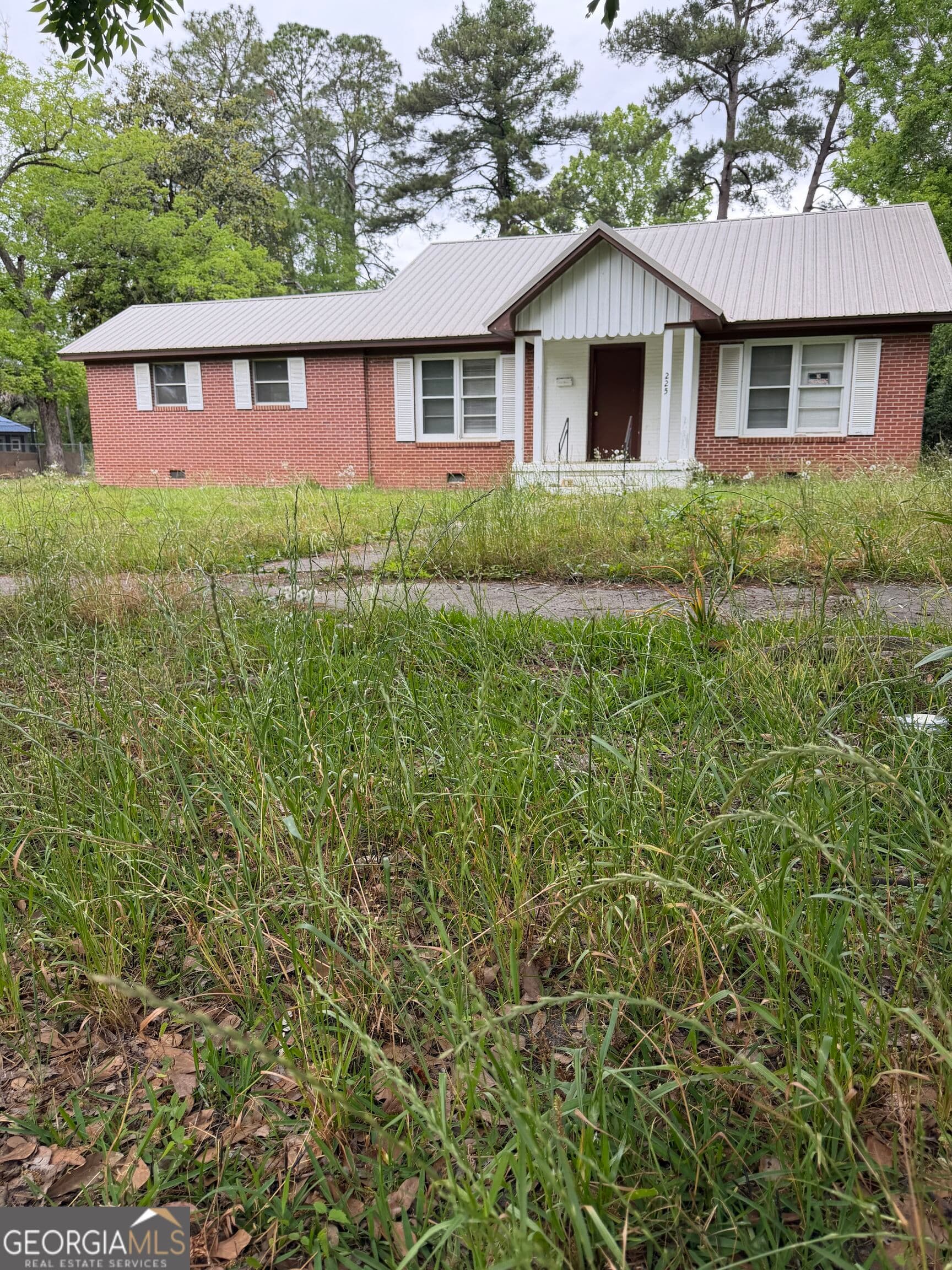 4 bedroom, 2 bathroom, 2,091 sq ft single family residence for rent at 225 W Jessamine Street, Fitzgerald, GA 31750 for $1,475 a month — photo 4