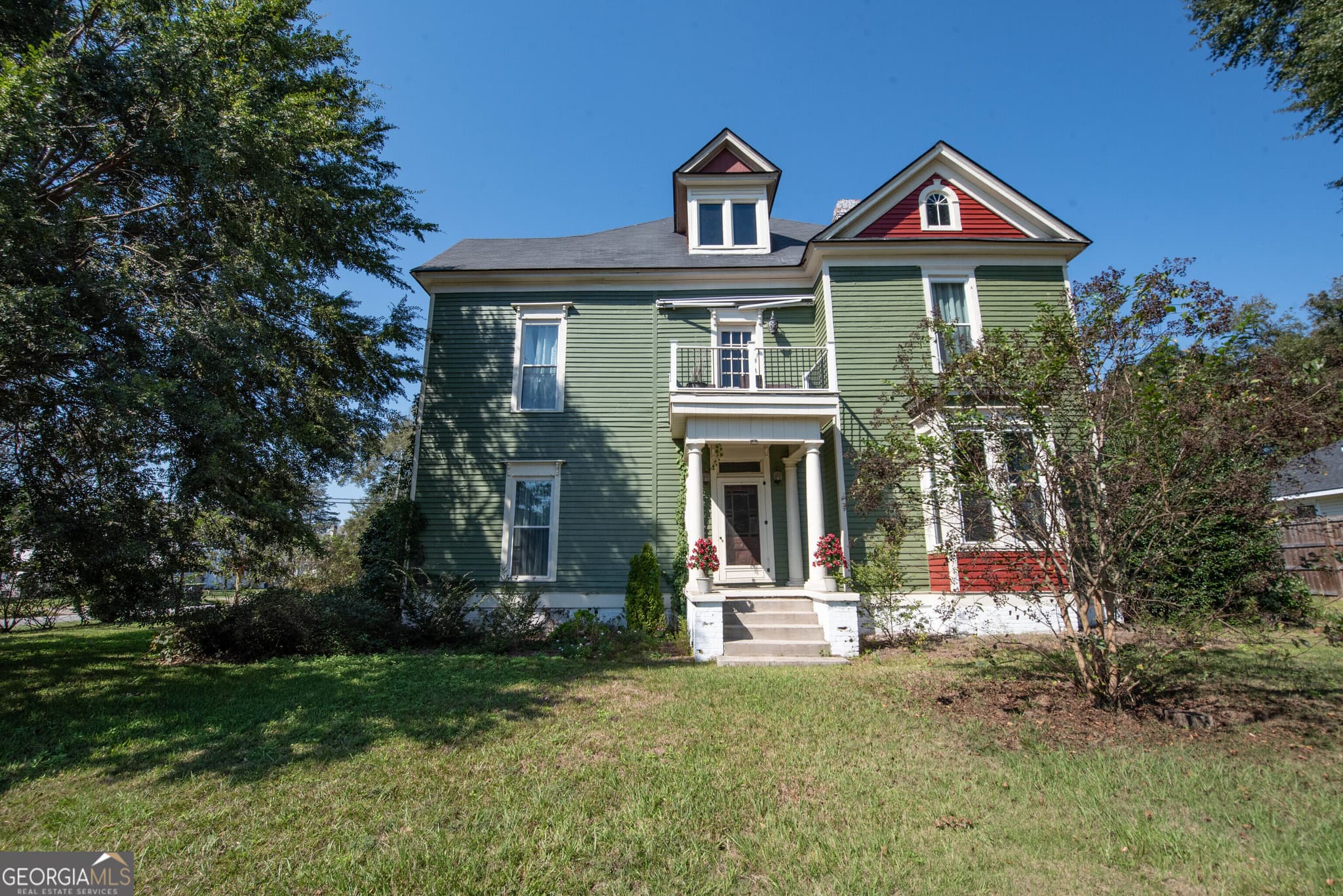 6 bedroom, 4 bathroom, 3,775 sq ft single family residence for sale at 110 E Artesian Avenue, Montezuma, GA 31063 — photo 2