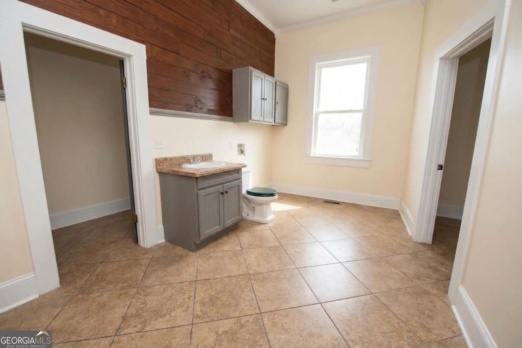 6 bedroom, 4 bathroom, 3,775 sq ft single family residence for sale at 110 E Artesian Avenue, Montezuma, GA 31063 — photo 6