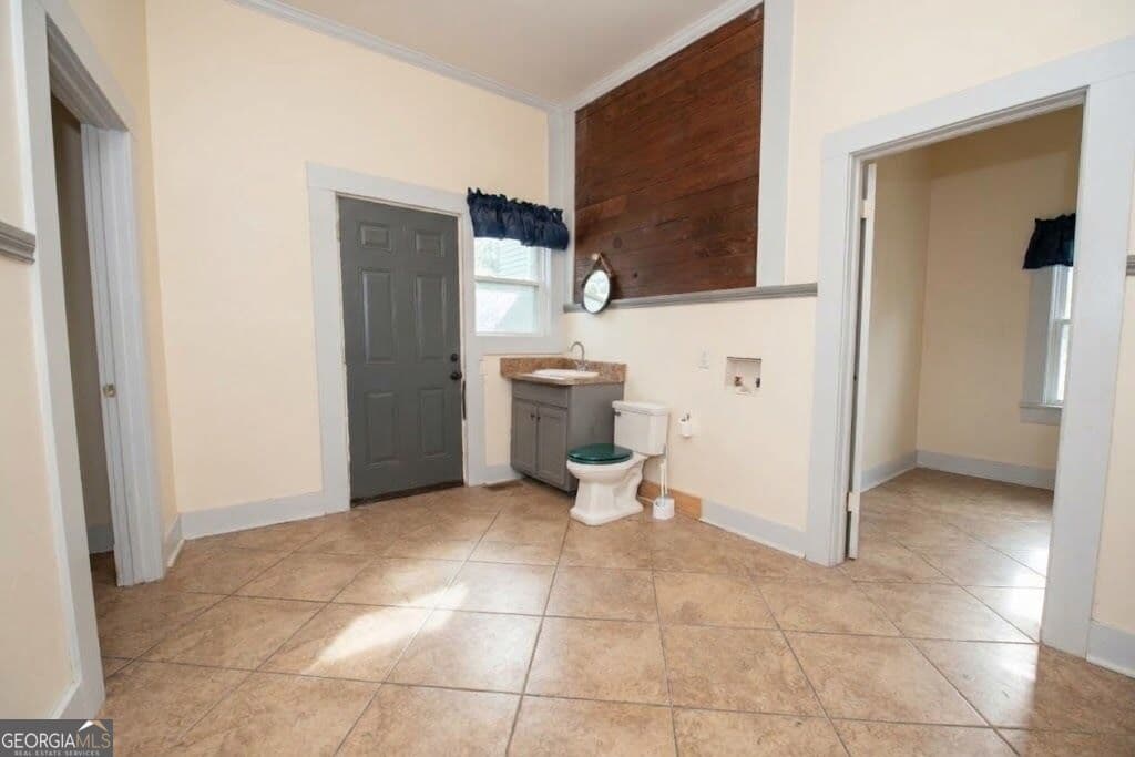 6 bedroom, 4 bathroom, 3,775 sq ft single family residence for sale at 110 E Artesian Avenue, Montezuma, GA 31063 — photo 7