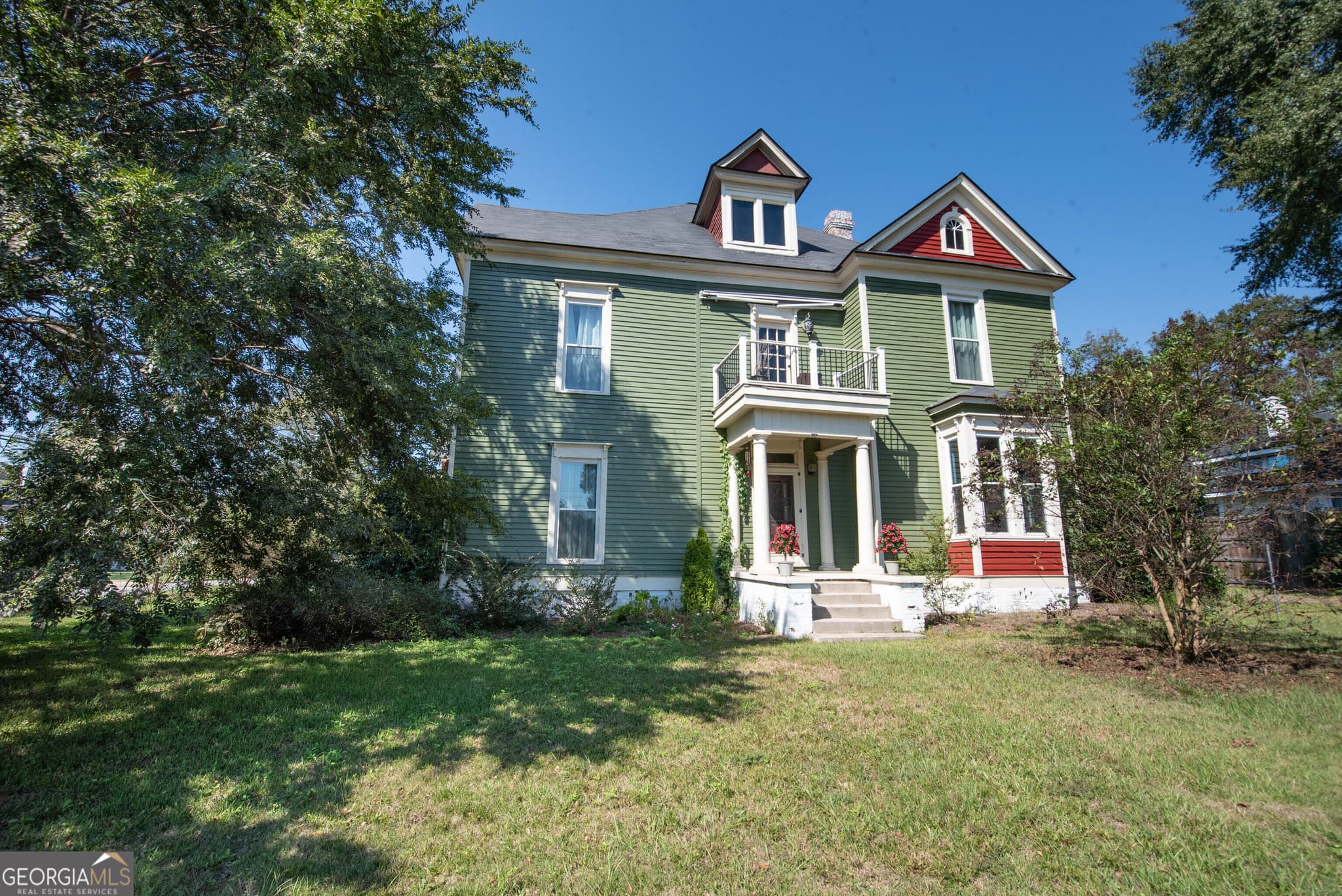 6 bedroom, 4 bathroom, 3,775 sq ft single family residence for sale at 110 E Artesian Avenue, Montezuma, GA 31063 — photo 3