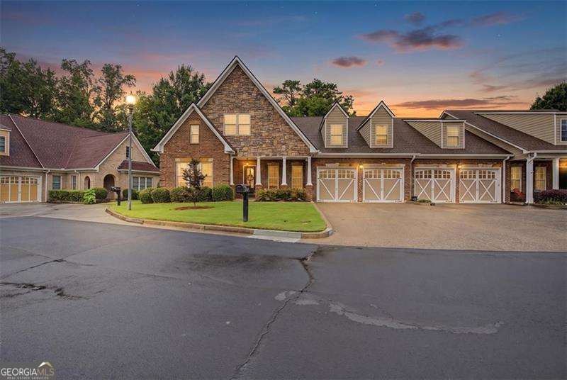 3 bedroom, 3.5 bathroom, 3,352 sq ft condominium for sale at 2327 Sandy Oaks Drive, Marietta, GA 30066 — photo 2