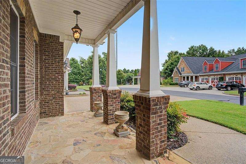 3 bedroom, 3.5 bathroom, 3,352 sq ft condominium for sale at 2327 Sandy Oaks Drive, Marietta, GA 30066 — photo 6