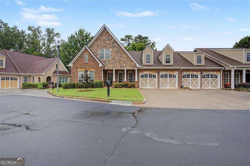 3 bedroom, 3.5 bathroom, 3,352 sq ft condominium for sale at 2327 Sandy Oaks Drive, Marietta, GA 30066 — photo 3