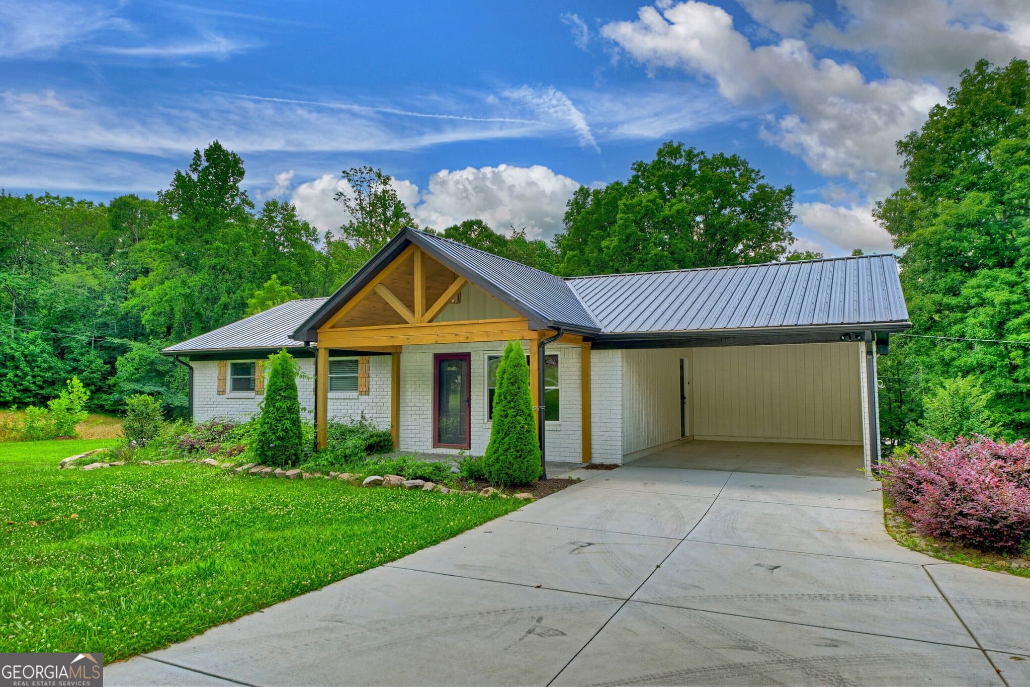 3 bedroom, 3 bathroom, 2,214 sq ft single family residence for sale at 975 Goss Road, Epworth, GA 30541 — photo 2