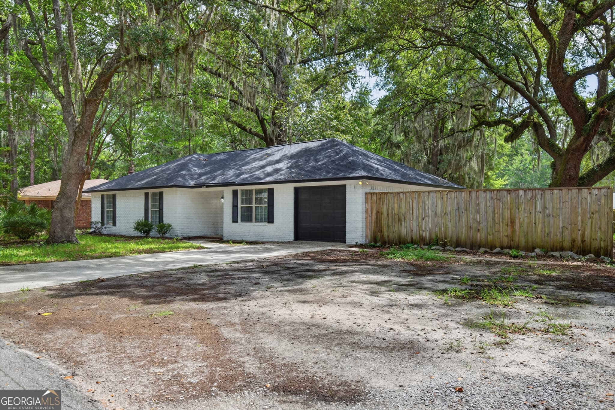 3 bedroom, 2 bathroom, 1,684 sq ft single family residence for sale at 822 Lakeview Court, Hinesville, GA 31313 — photo 2