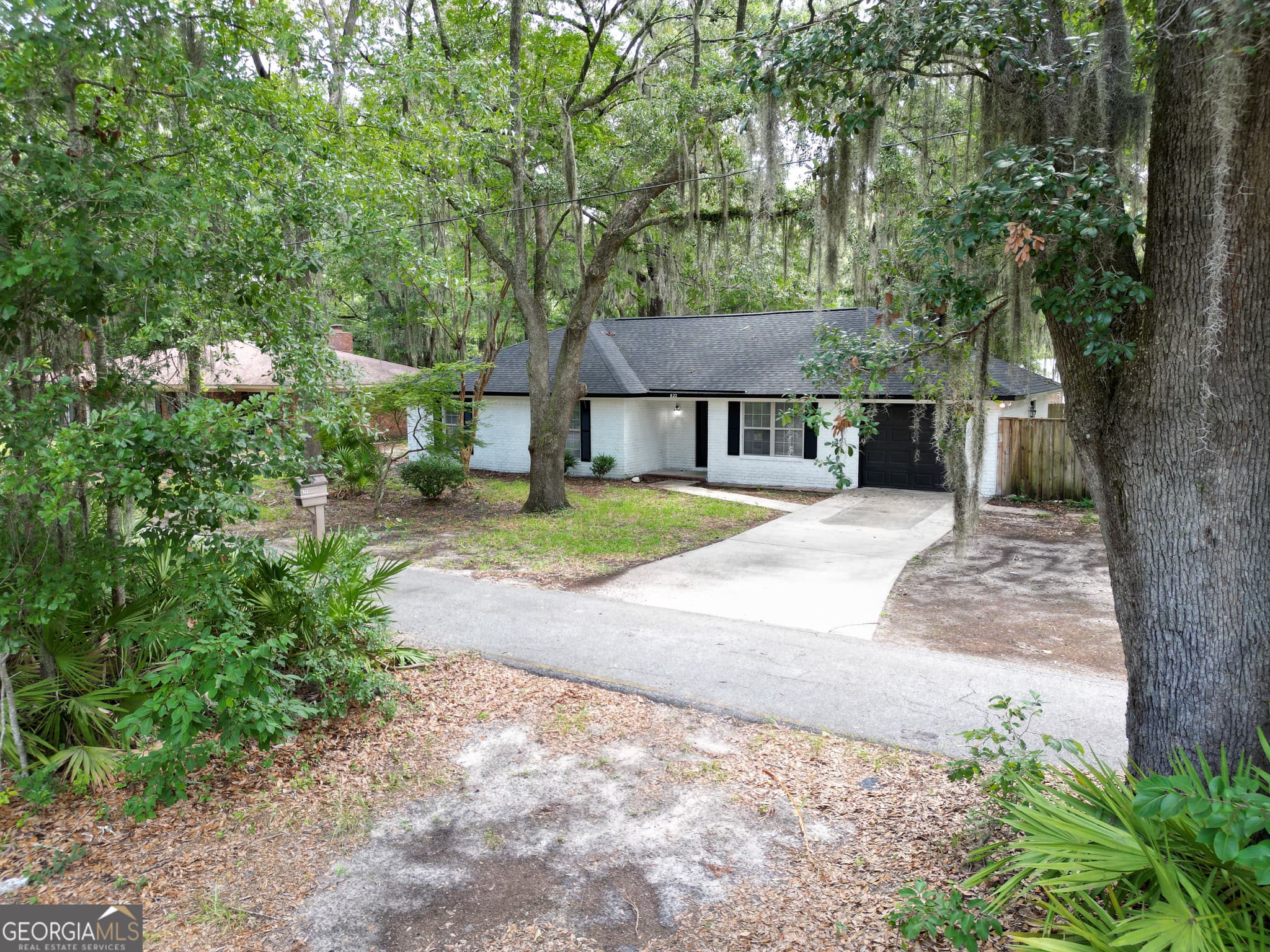 3 bedroom, 2 bathroom, 1,684 sq ft single family residence for sale at 822 Lakeview Court, Hinesville, GA 31313 — photo 1 of 44