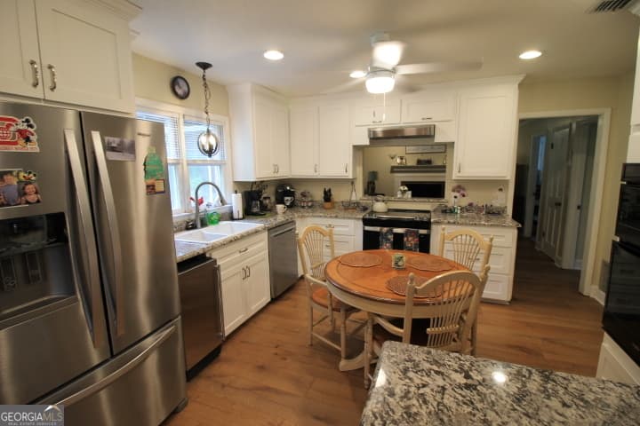 4 bedroom, 2.5 bathroom, 2,392 sq ft single family residence for sale at 164 W Myra Street, Alma, GA 31510 — photo 6