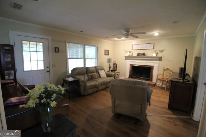 4 bedroom, 2.5 bathroom, 2,392 sq ft single family residence for sale at 164 W Myra Street, Alma, GA 31510 — photo 3