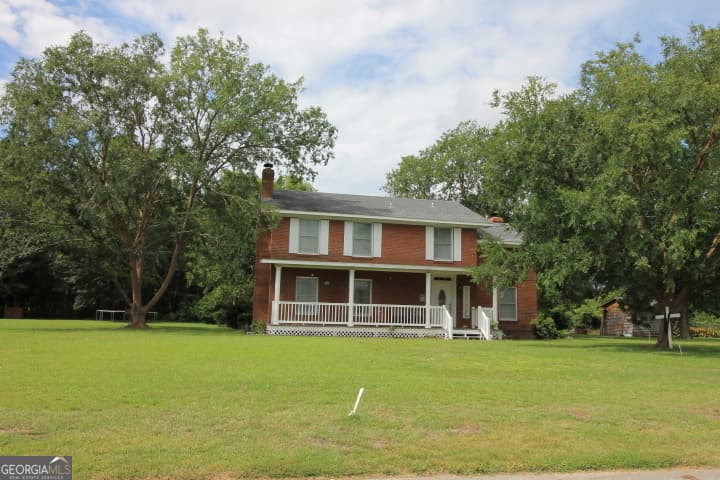 4 bedroom, 2.5 bathroom, 2,392 sq ft single family residence for sale at 164 W Myra Street, Alma, GA 31510