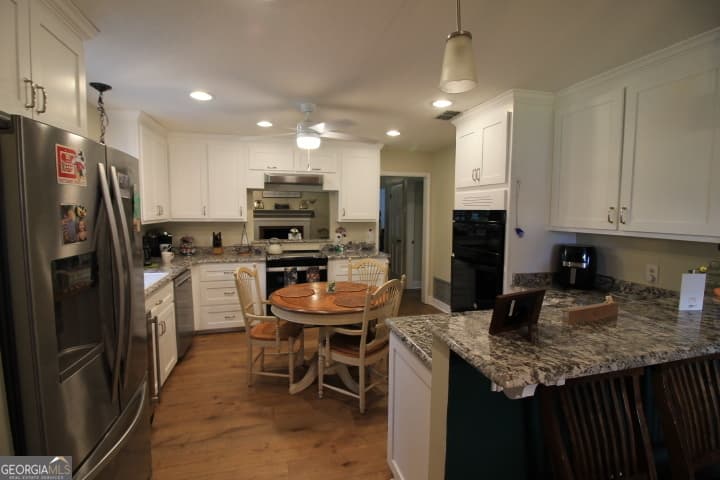 4 bedroom, 2.5 bathroom, 2,392 sq ft single family residence for sale at 164 W Myra Street, Alma, GA 31510 — photo 5