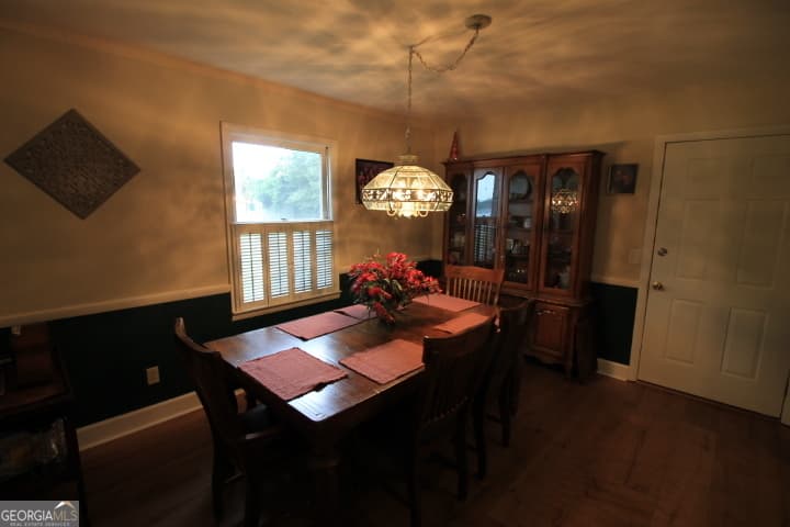 4 bedroom, 2.5 bathroom, 2,392 sq ft single family residence for sale at 164 W Myra Street, Alma, GA 31510 — photo 4