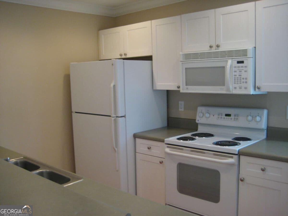 2 bedroom, 3.5 bathroom, 1,120 sq ft condominium for sale at 1035 Barnett Shoals Road 1034, Athens, GA 30605 — photo 4