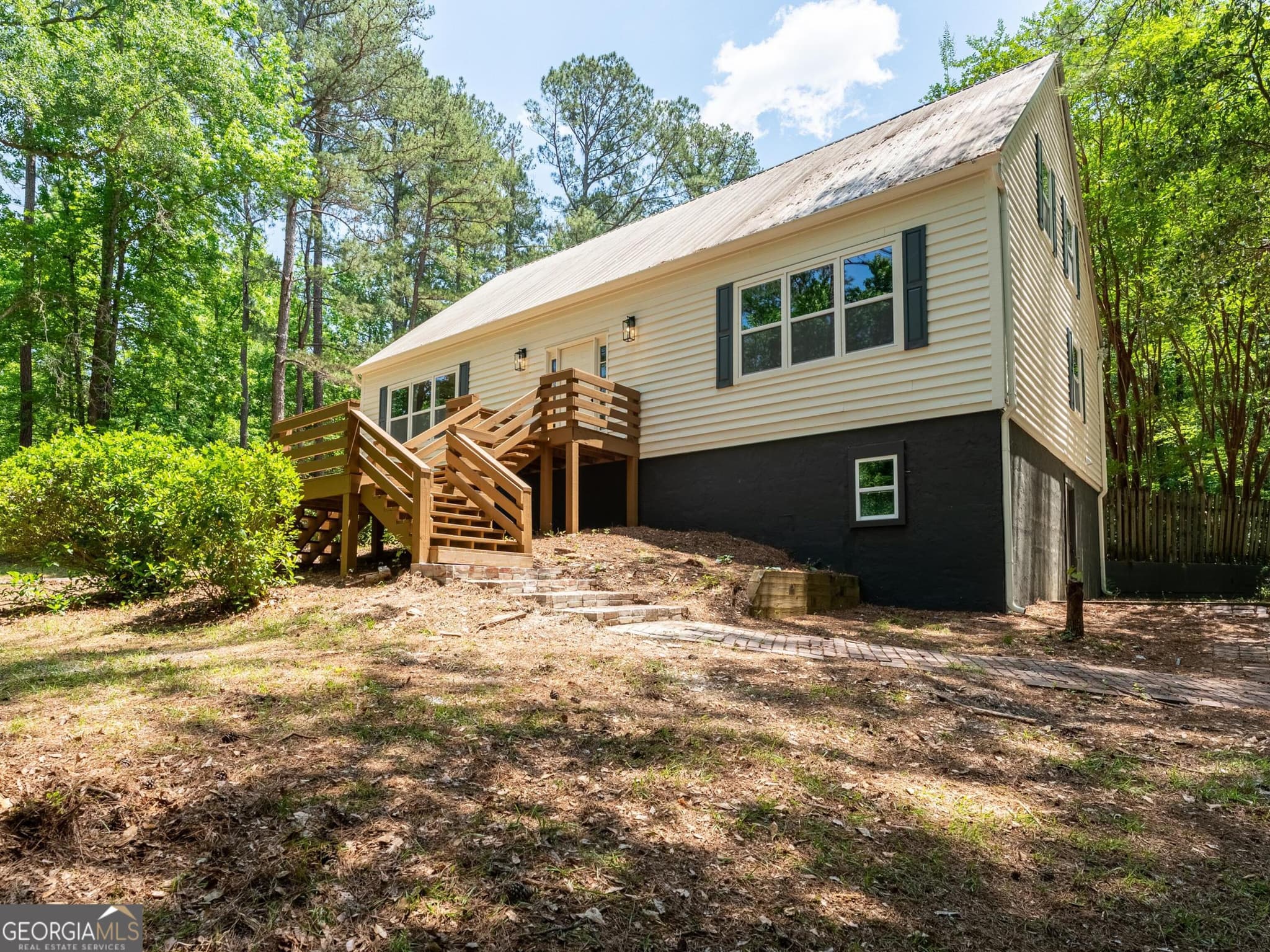 5 bedroom, 4 bathroom, 3,651 sq ft single family residence for sale at 3027 Heritage Road, Milledgeville, GA 31061 — photo 2
