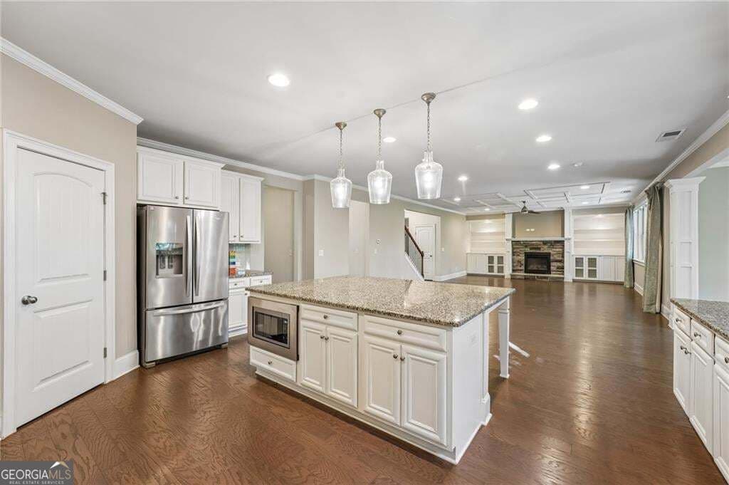 5 bedroom, 4 bathroom, 4,261 sq ft single family residence for sale at 3795 Gardenside Court, Alpharetta, GA 30004 — photo 5