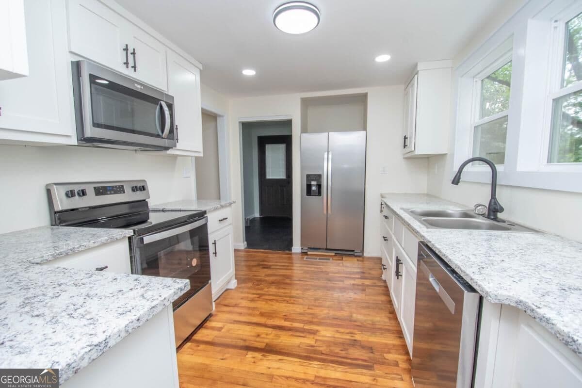 3 bedroom, 2 bathroom, 1,429 sq ft single family residence for sale at 250 Lagrange Street, Grantville, GA 30220 — photo 6