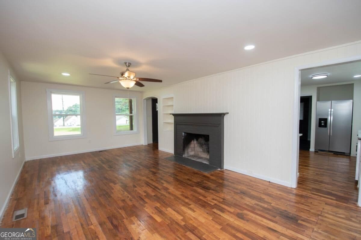 3 bedroom, 2 bathroom, 1,429 sq ft single family residence for sale at 250 Lagrange Street, Grantville, GA 30220 — photo 4