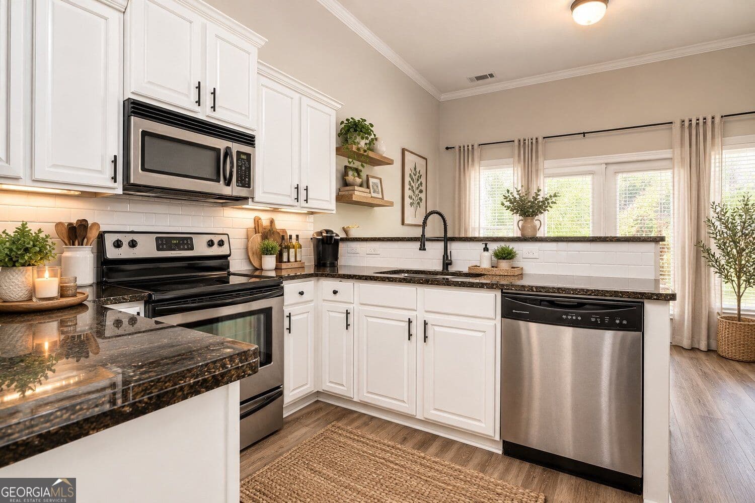 2 bedroom, 2 bathroom, 1,216 sq ft townhouse for sale at 1761 Liberty Parkway, Atlanta, GA 30318 — photo 5
