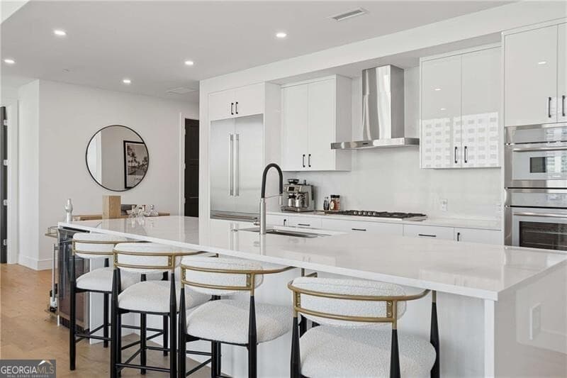 3 bedroom, 3.5 bathroom, 2,249 sq ft condominium for sale at 2425 Peachtree Road 901, Atlanta, GA 30305 — photo 6