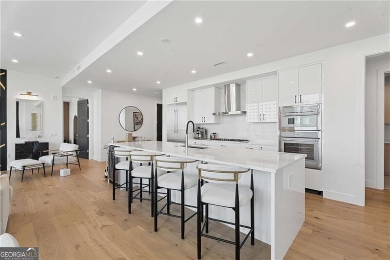 3 bedroom, 3.5 bathroom, 2,249 sq ft condominium for sale at 2425 Peachtree Road 901, Atlanta, GA 30305 — photo 7