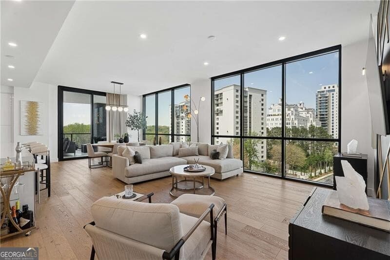 3 bedroom, 3.5 bathroom, 2,249 sq ft condominium for sale at 2425 Peachtree Road 901, Atlanta, GA 30305 — photo 9