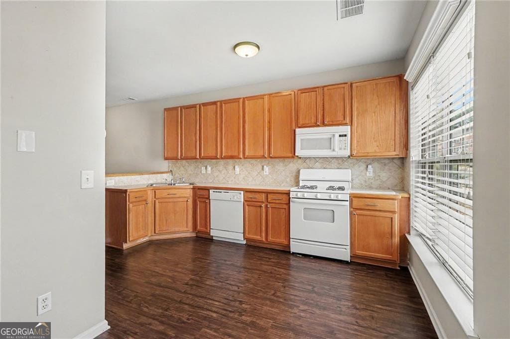 2 bedroom, 2 bathroom, 1,634 sq ft townhouse for sale at 3158 Mill Springs Circle, Buford, GA 30519 — photo 8